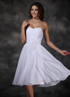 A-Line/Princess Sweetheart Knee-Length Chiffon Homecoming Dress With Ruffle Beading (022008148)