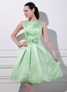 A-linjainen/Prinsessa Square Pääntie Polvipituinen Satiini Morsiusneitojen mekko jossa Kukka(t) (007012866)