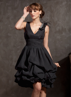 A-Line/Princess V-neck Knee-Length Chiffon Lace Cocktail Dress With Ruffle Beading Feather (016014834)