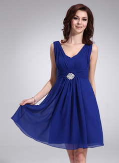A-Line/Princess V-neck Knee-Length Chiffon Homecoming Dress With Ruffle Crystal Brooch (022010700)