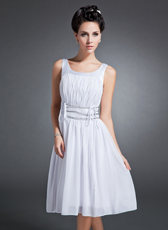 A-Line/Princess Scoop Neck Knee-Length Chiffon Charmeuse Homecoming Dress With Ruffle (022015095)