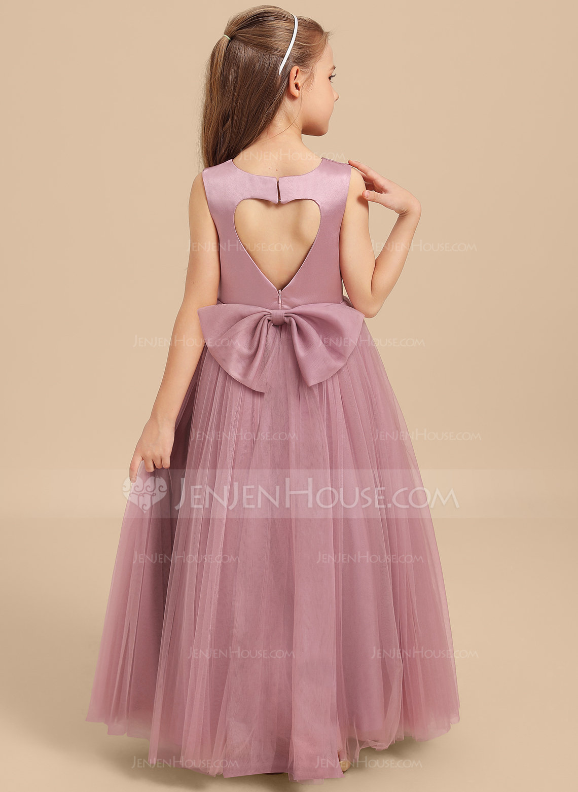 Kleid in Prinzessin-Linie mit Schleife aus Tüll