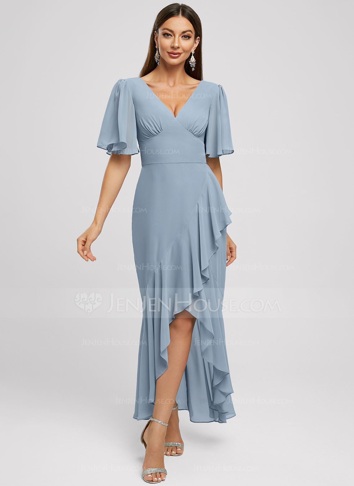 Trompet/Havfrue V-hals Asymmetrisk Chiffon Cocktailkjole med Brusende Volanger 