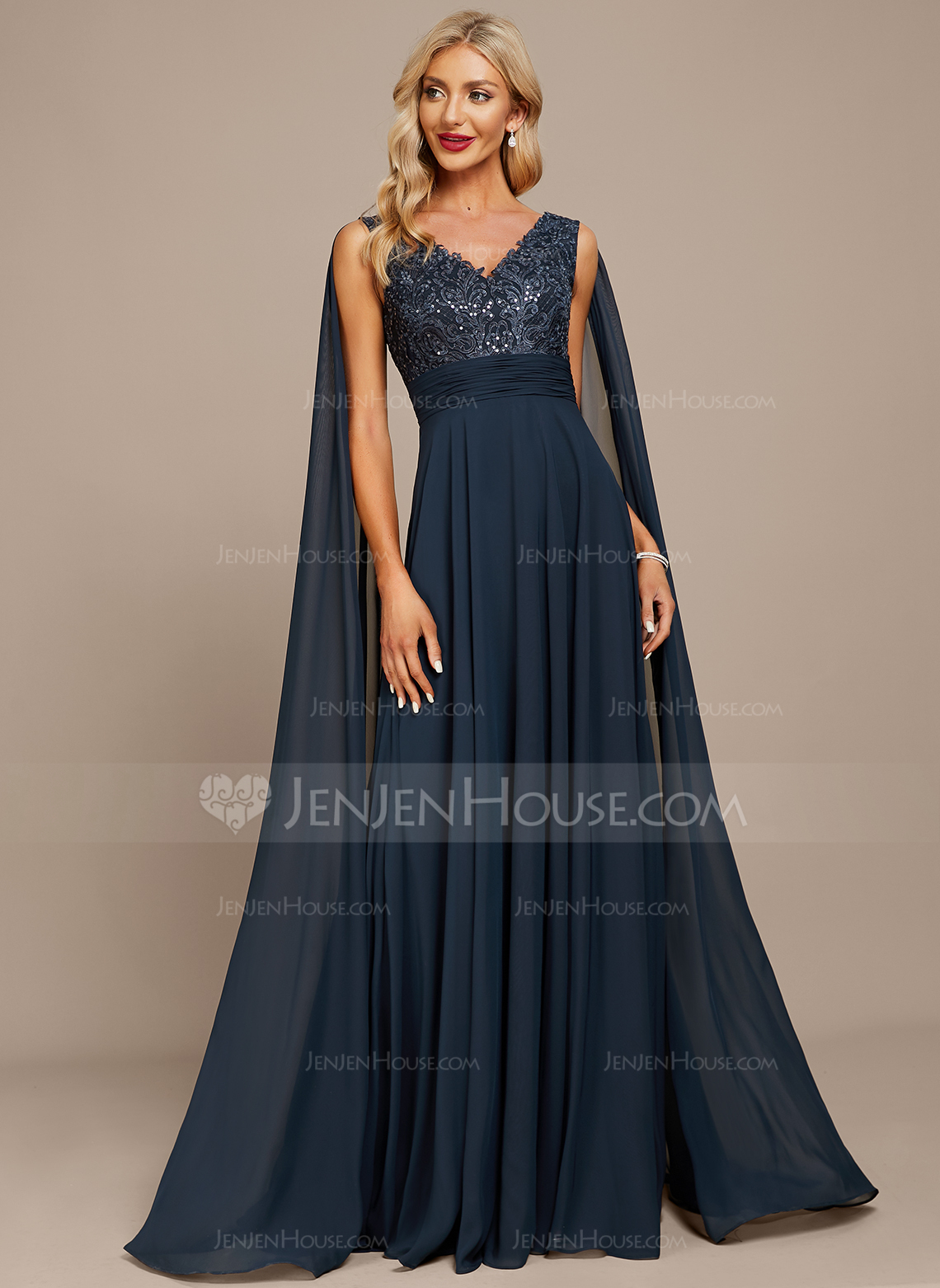 Kjole Maxi i Chiffon med Cape