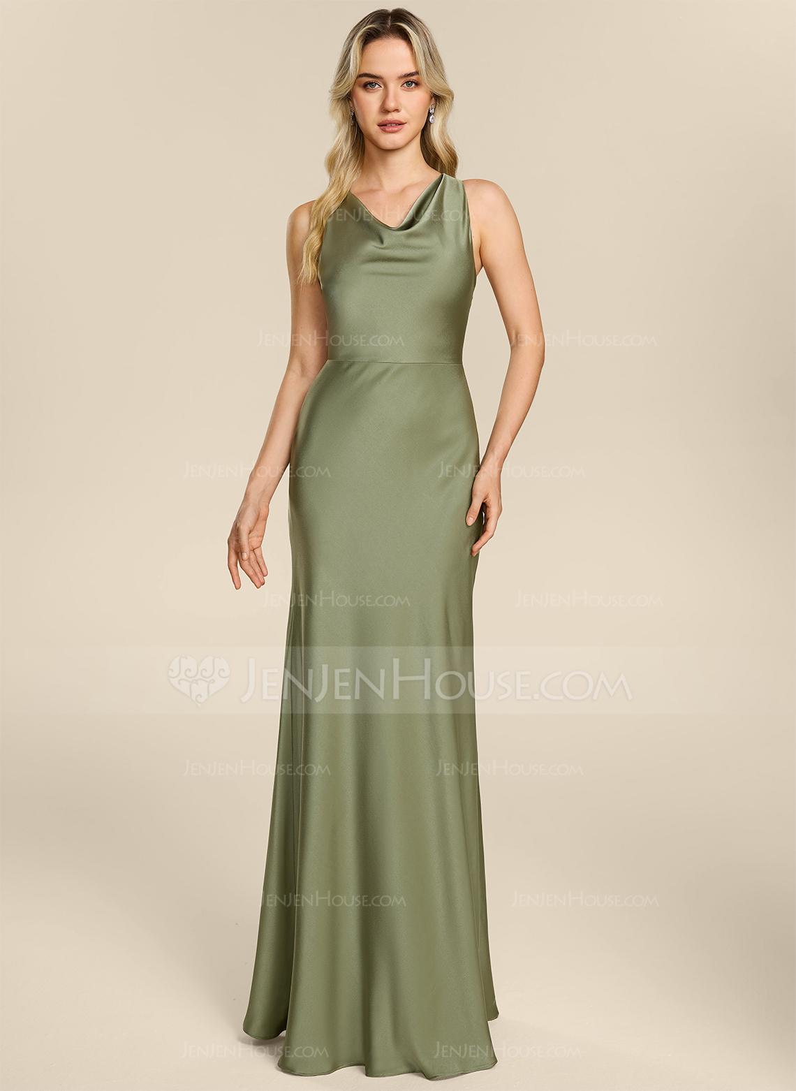 Robe sirène à col bénitier avec plis en satin peu brillant