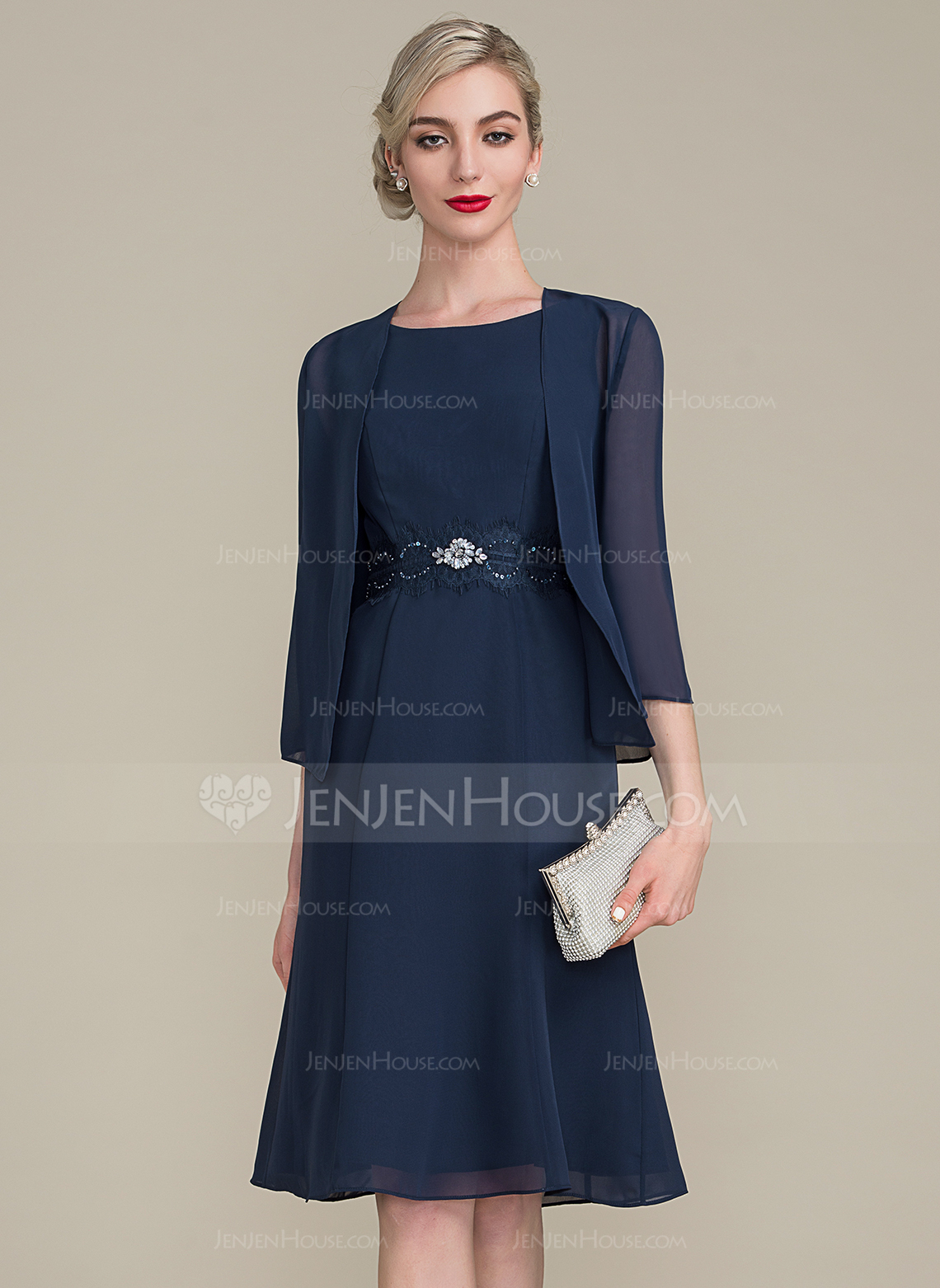 Sheath Scoop Knelengde Chiffong Kjole til brudens mor med Profilering Applikasjoner Blonder paljetter 