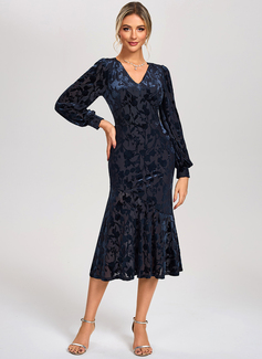 Trumpet/Mermaid V-Neck Tea-Length Velvet Cocktail Dress 