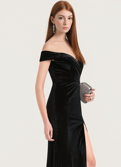 Meerjungfrau-Linie Carmen-Ausschnitt Pinsel-Schleppe Samt Brautjungfernkleid 