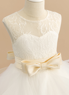 Prinzessin Rundhals Bodenlang Satin Tüll Spitze Blumenmädchenkleid mit Schleife 