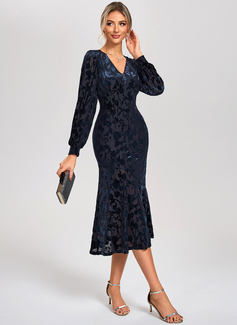 Trumpet/Mermaid V-Neck Tea-Length Velvet Cocktail Dress 