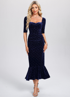 Sheath/Column Sweetheart Tea-Length Velvet Cocktail Dress With Ruched 