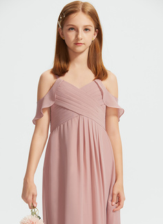 A-line kjole Kald skulder Gulvlengde Chiffon Brudepikekjole ungdom med Brusende Volanger 