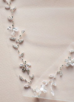 Beading Cut Edge Single Tier Tulle Bridal Fingertip Length Wedding Veils 