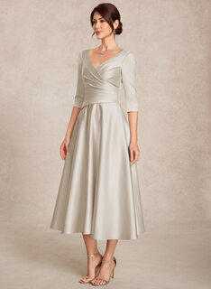 Robe trapèze avec plis en satin
