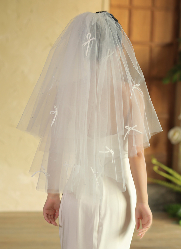 Pearl Bow Cut Edge Two Tier Bridal Short 30" Wedding Veils With Blusher 