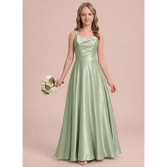 Robe trapèze avec plis en satin stretch