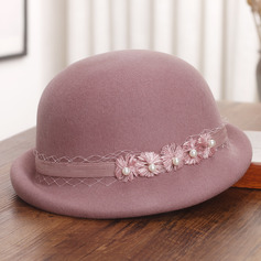 Mulher lã chapéu para vestir-se na igreja com faixa de flor de pérola para o outono/inverno