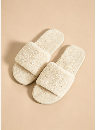 Chaussons pelés décorés de perles artificielles