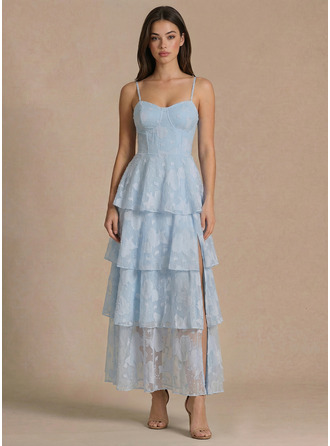 Col cœur à fines bretelles volants en cascade robe