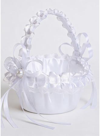 Perlas niña de las flores cesta y pétalos 