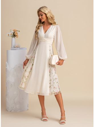 Robe plissée col v manches longues trapèze mousseline dentelle midi 