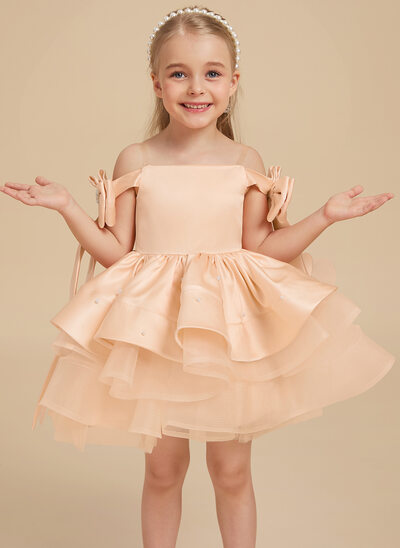 Tanssiaismekot/prinsessa kylmä olkapää polvipituinen satiini kukka tyttö mekot jossa keula helmikoristelu 