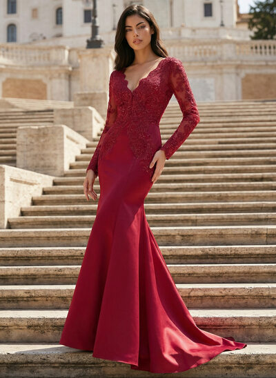 Jurk van satijn met trompet/zeemeermin pailletten