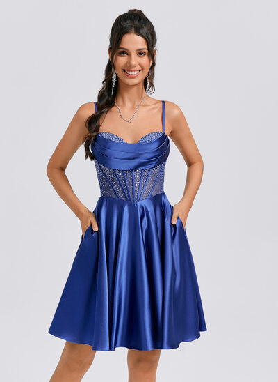 Vestido linha-a capuz curto cetim vestido de formatura com plissada strass 
