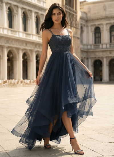 Jurk van kant met spaghetti pailletten