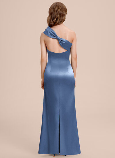 Kjole i Stretch sateng med En skuldret Sløyfe