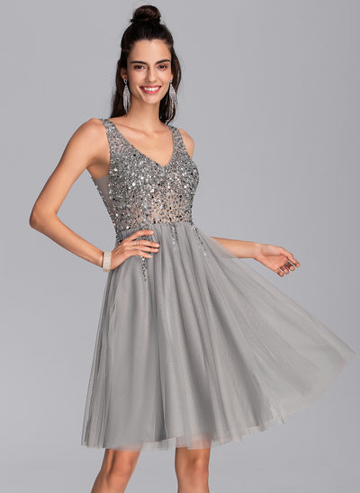 A-Line V-neck Knee-Length Tulle Homecoming Dress 